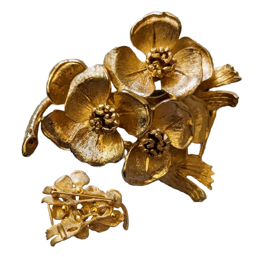 Vintage Corocraft Gold Tone Bunches Of Flowers Brooch / Pin